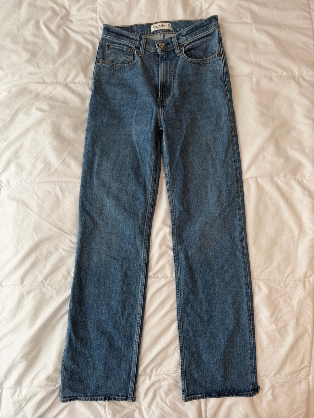 Abercrombie & Fitch The 90s Relaxed Jean High Rise 25 / 0L Medium Wash Denim